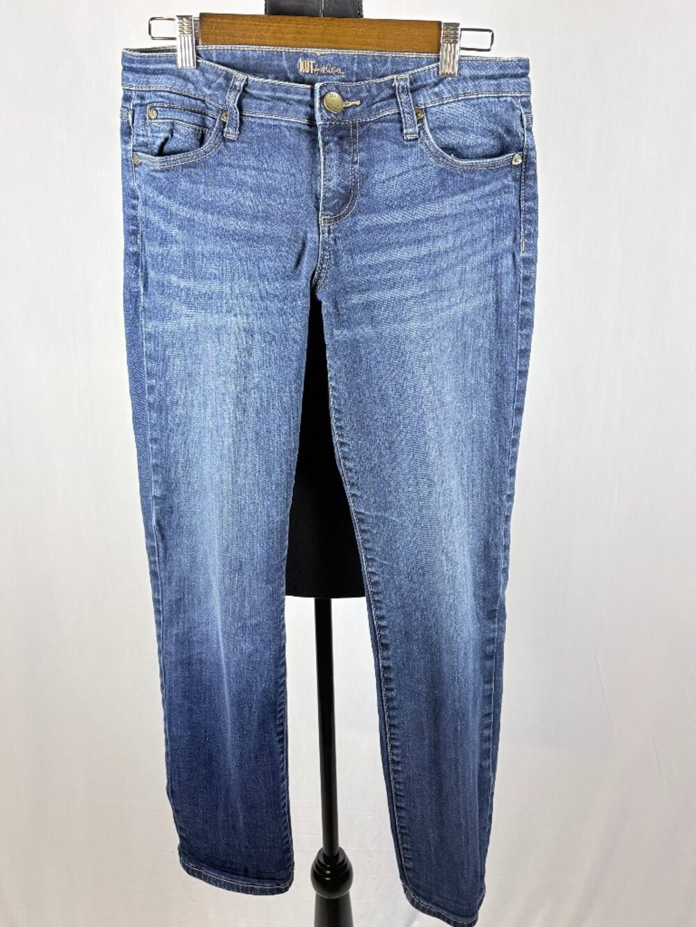Kut From The Kloth | Medium Wash Slim Straight Jeans | 6 | Blue Denim Stretch